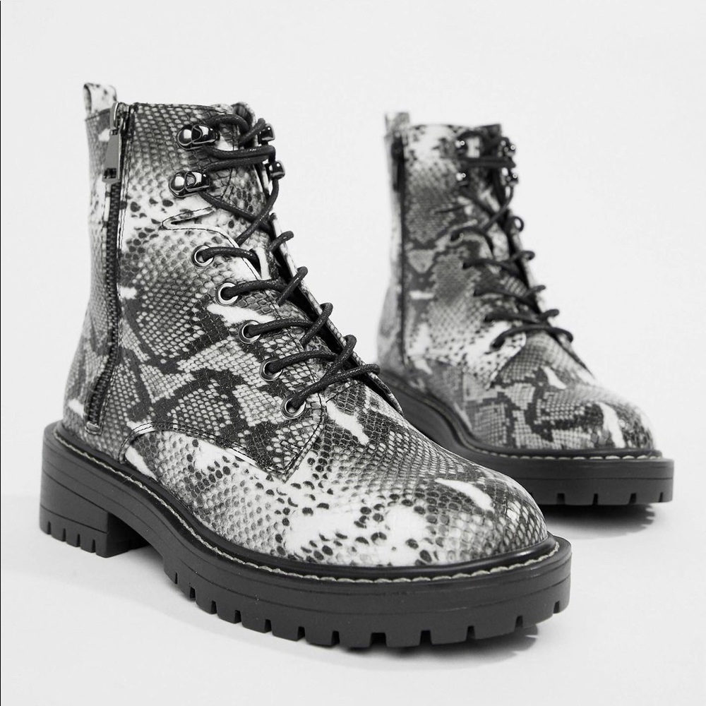 Combat boots